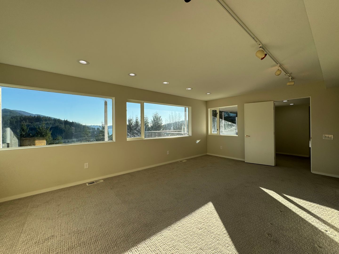 213 Sea Pines Ln. - Bellingham - Washington - 3 bed, 3.5 bath rental property