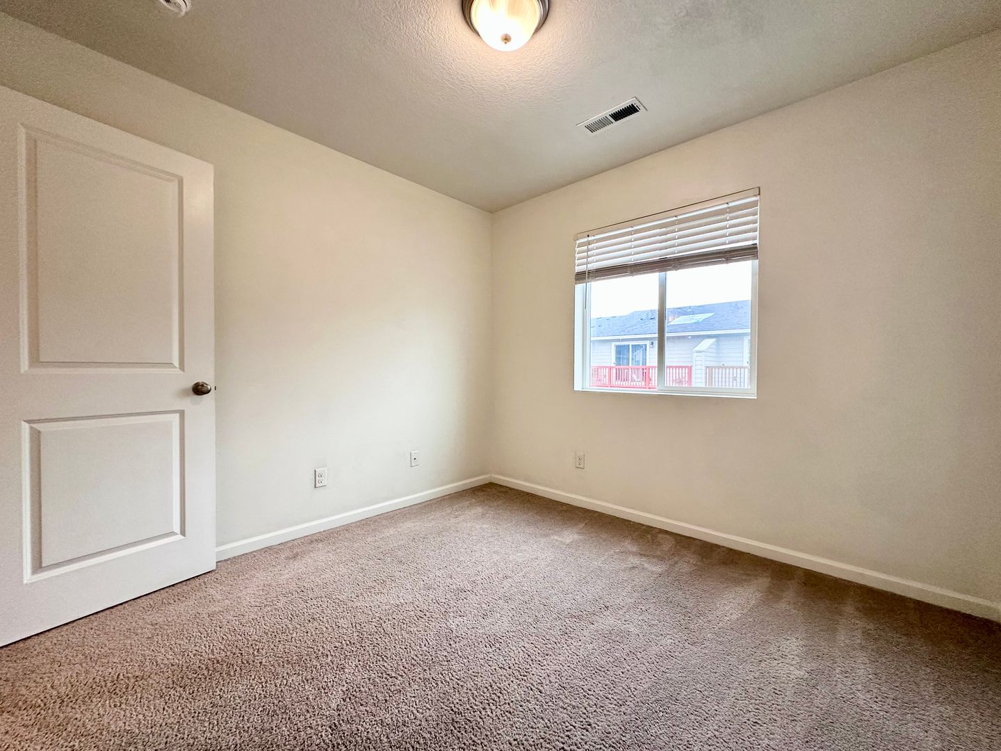 2196 SE 14th Alley - Gresham - Oregon - 3 bed, 2.5 bath rental property