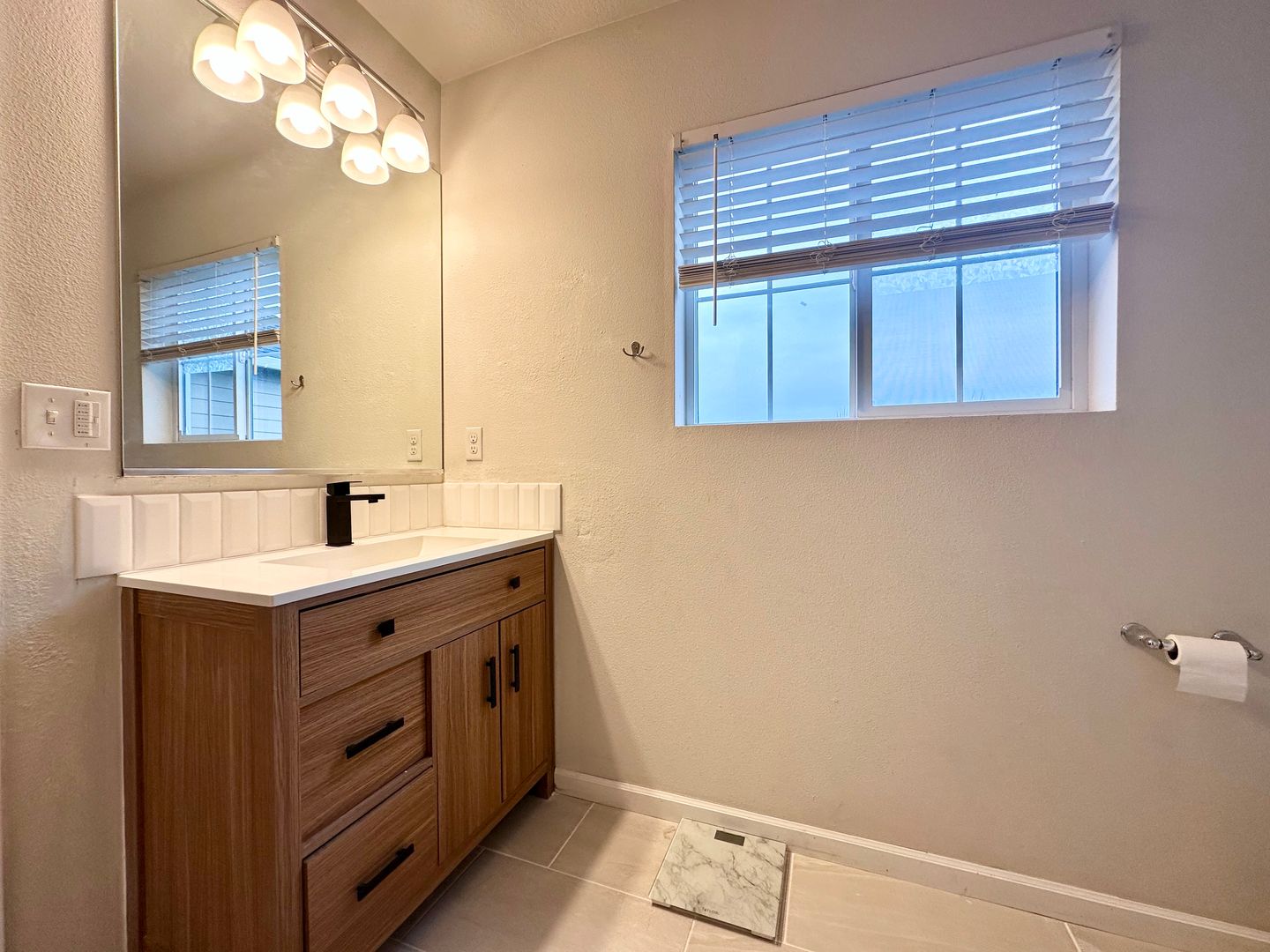 2196 SE 14th Alley - Gresham - Oregon - 3 bed, 2.5 bath rental property