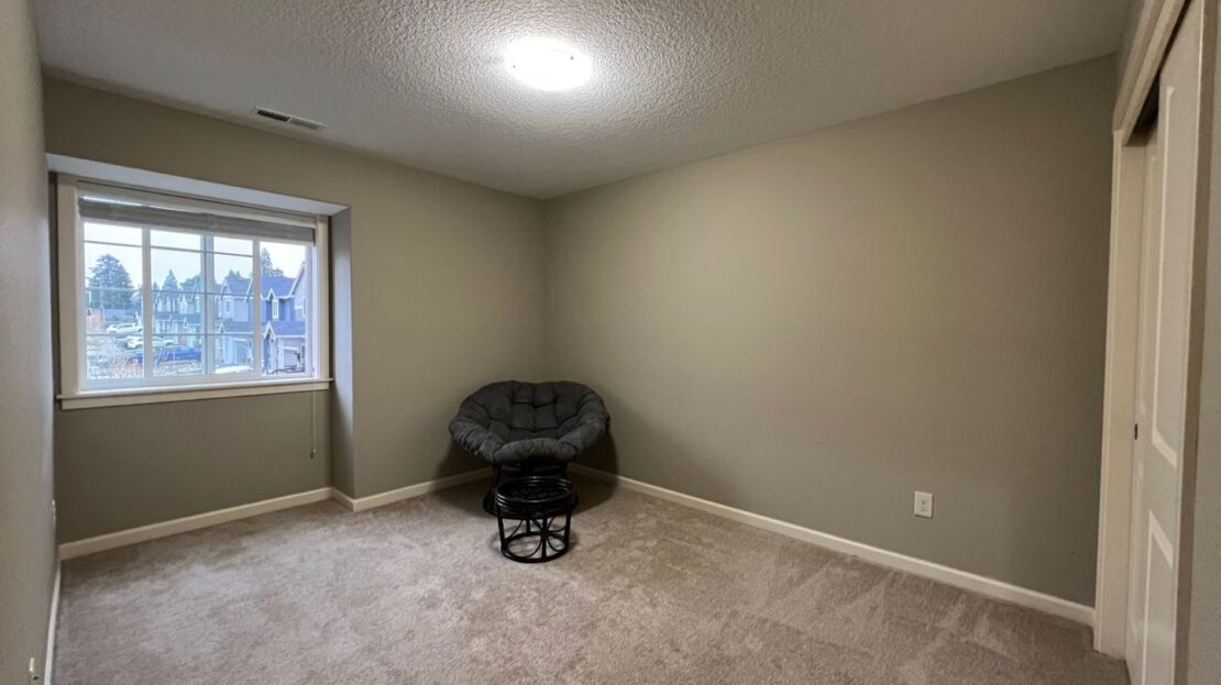 2205 SE Cochran Drive - Gresham - Oregon - 4 bed, 2.5 bath rental property