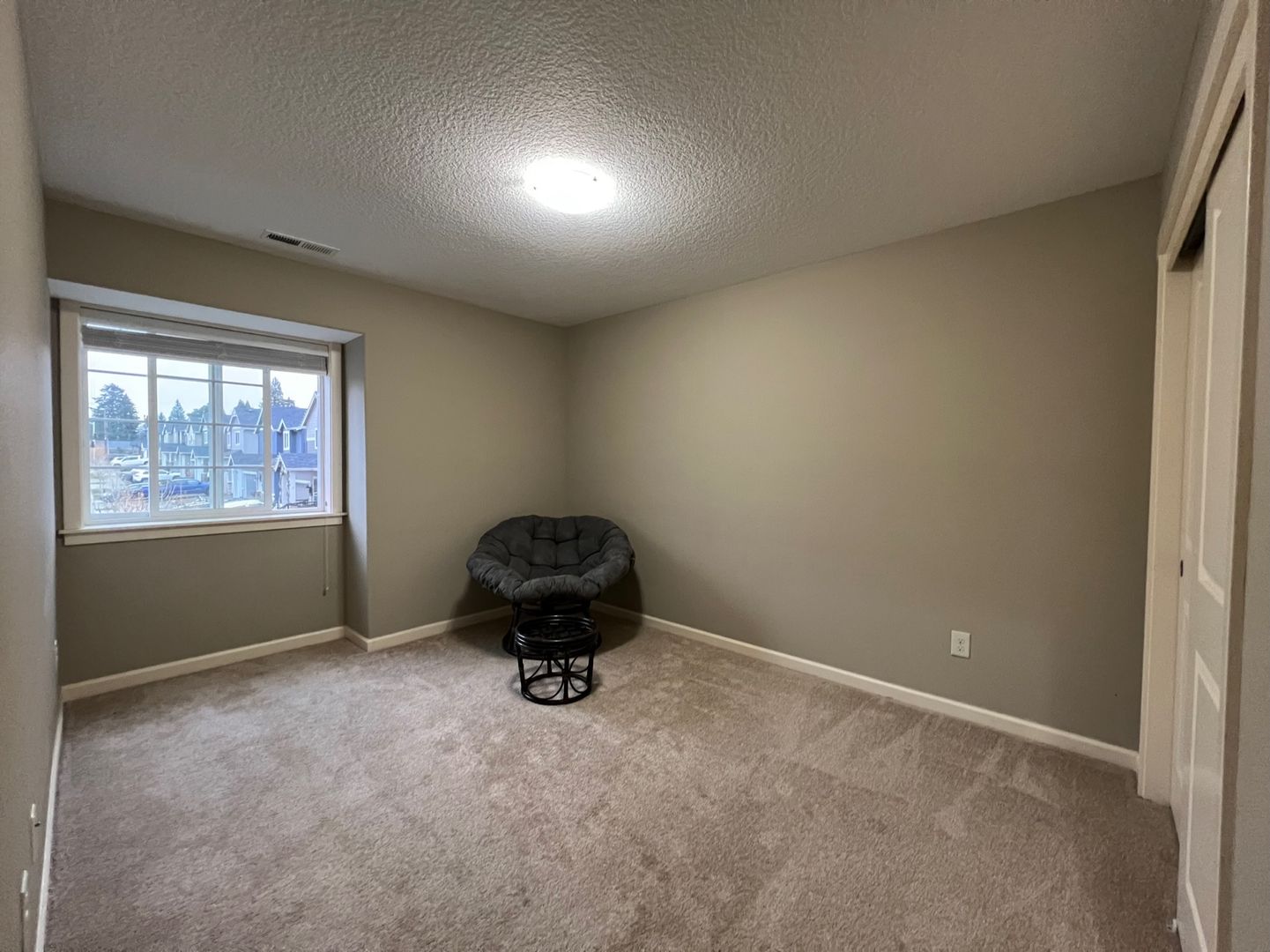 2205 SE Cochran Drive - Gresham - Oregon - 4 bed, 2.5 bath rental property