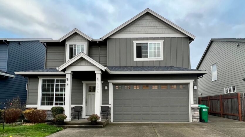 2205 SE Cochran Drive - Gresham - Oregon - 4 bed, 2.5 bath rental property