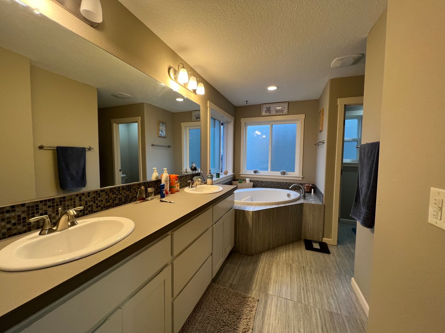 2205 SE Cochran Drive - Gresham - Oregon - 4 bed, 2.5 bath rental property