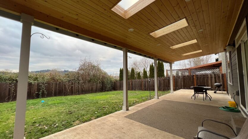 2205 SE Cochran Drive - Gresham - Oregon - 4 bed, 2.5 bath rental property