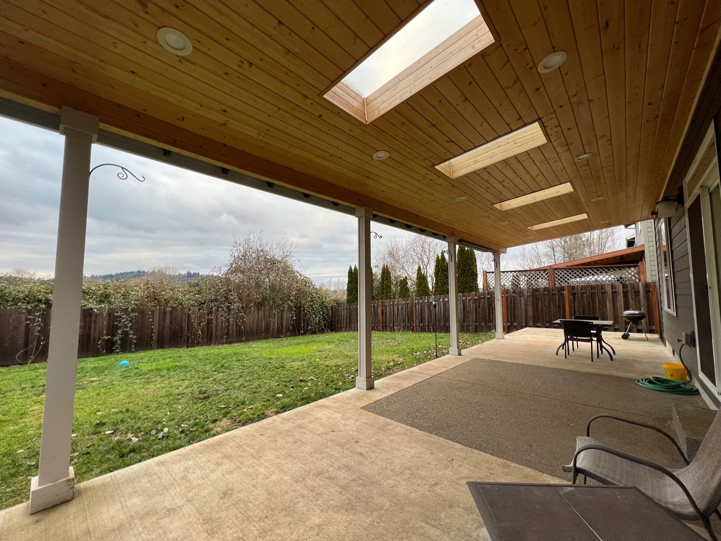 2205 SE Cochran Drive - Gresham - Oregon - 4 bed, 2.5 bath rental property