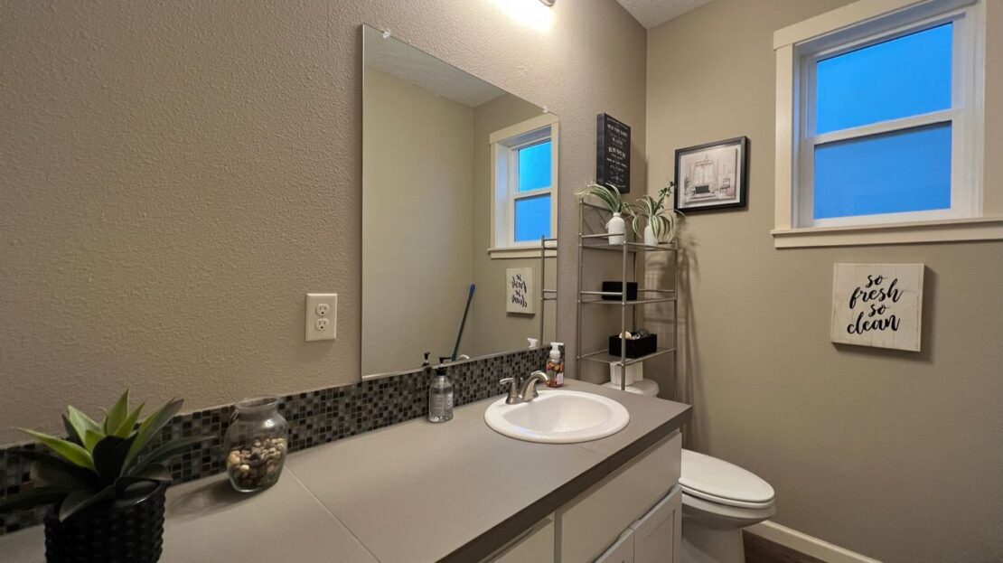 2205 SE Cochran Drive - Gresham - Oregon - 4 bed, 2.5 bath rental property