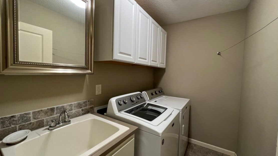 2205 SE Cochran Drive - Gresham - Oregon - 4 bed, 2.5 bath rental property