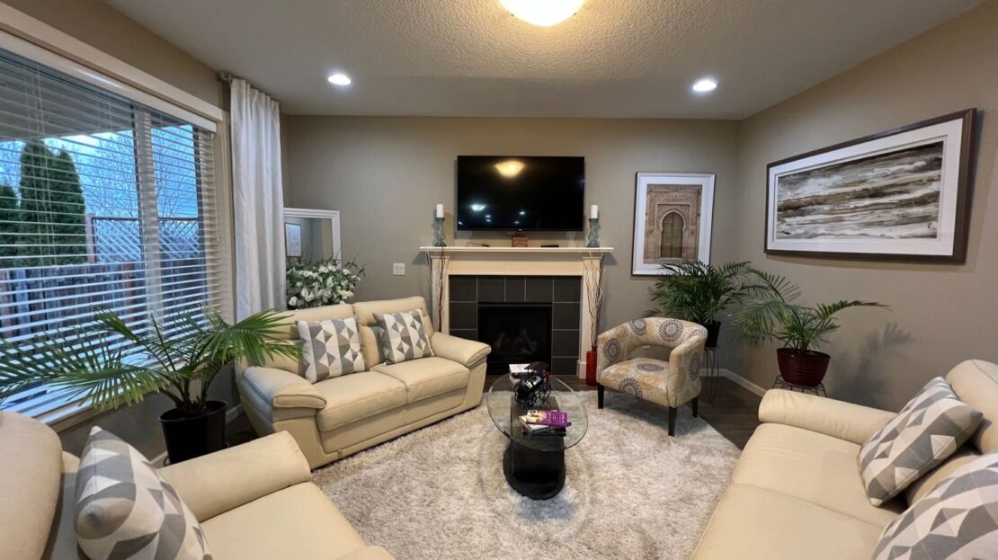 2205 SE Cochran Drive - Gresham - Oregon - 4 bed, 2.5 bath rental property