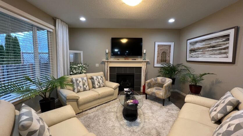 2205 SE Cochran Drive - Gresham - Oregon - 4 bed, 2.5 bath rental property