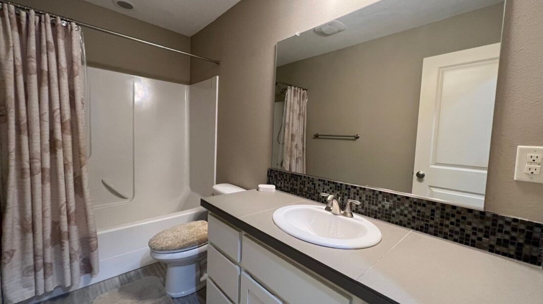 2205 SE Cochran Drive - Gresham - Oregon - 4 bed, 2.5 bath rental property