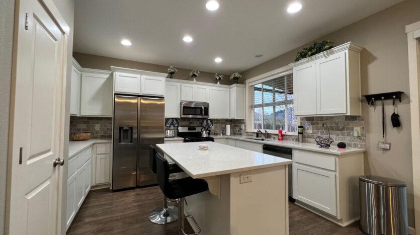 2205 SE Cochran Drive - Gresham - Oregon - 4 bed, 2.5 bath rental property