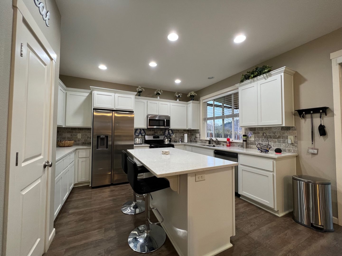 2205 SE Cochran Drive - Gresham - Oregon - 4 bed, 2.5 bath rental property