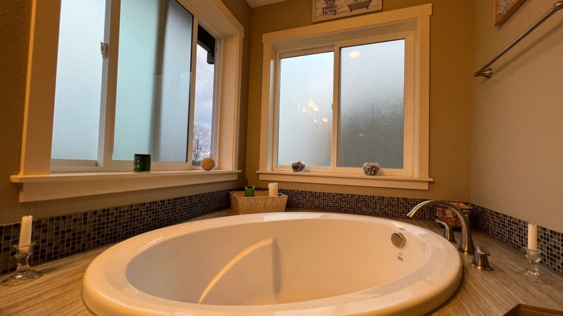 2205 SE Cochran Drive - Gresham - Oregon - 4 bed, 2.5 bath rental property