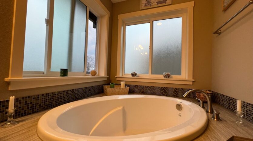 2205 SE Cochran Drive - Gresham - Oregon - 4 bed, 2.5 bath rental property