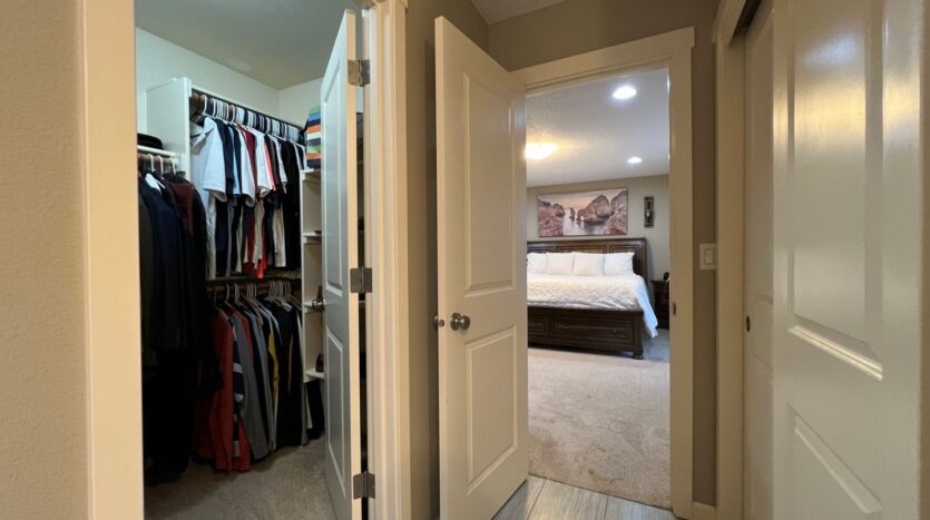 2205 SE Cochran Drive - Gresham - Oregon - 4 bed, 2.5 bath rental property