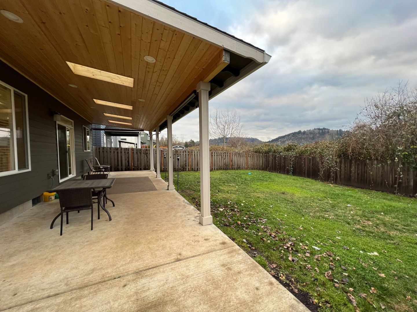 2205 SE Cochran Drive - Gresham - Oregon - 4 bed, 2.5 bath rental property