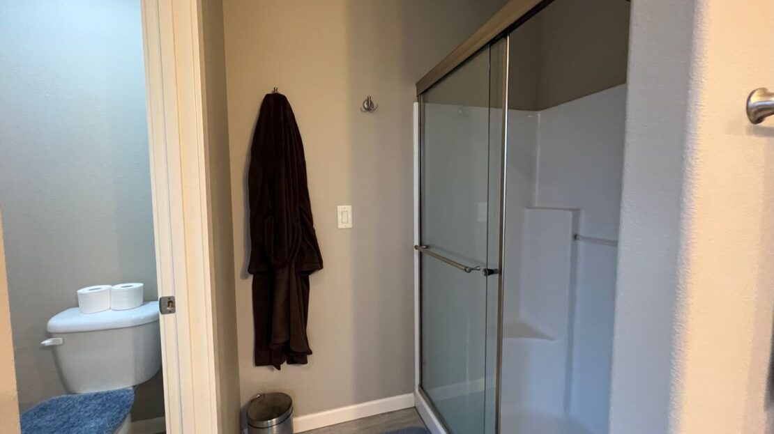 2205 SE Cochran Drive - Gresham - Oregon - 4 bed, 2.5 bath rental property