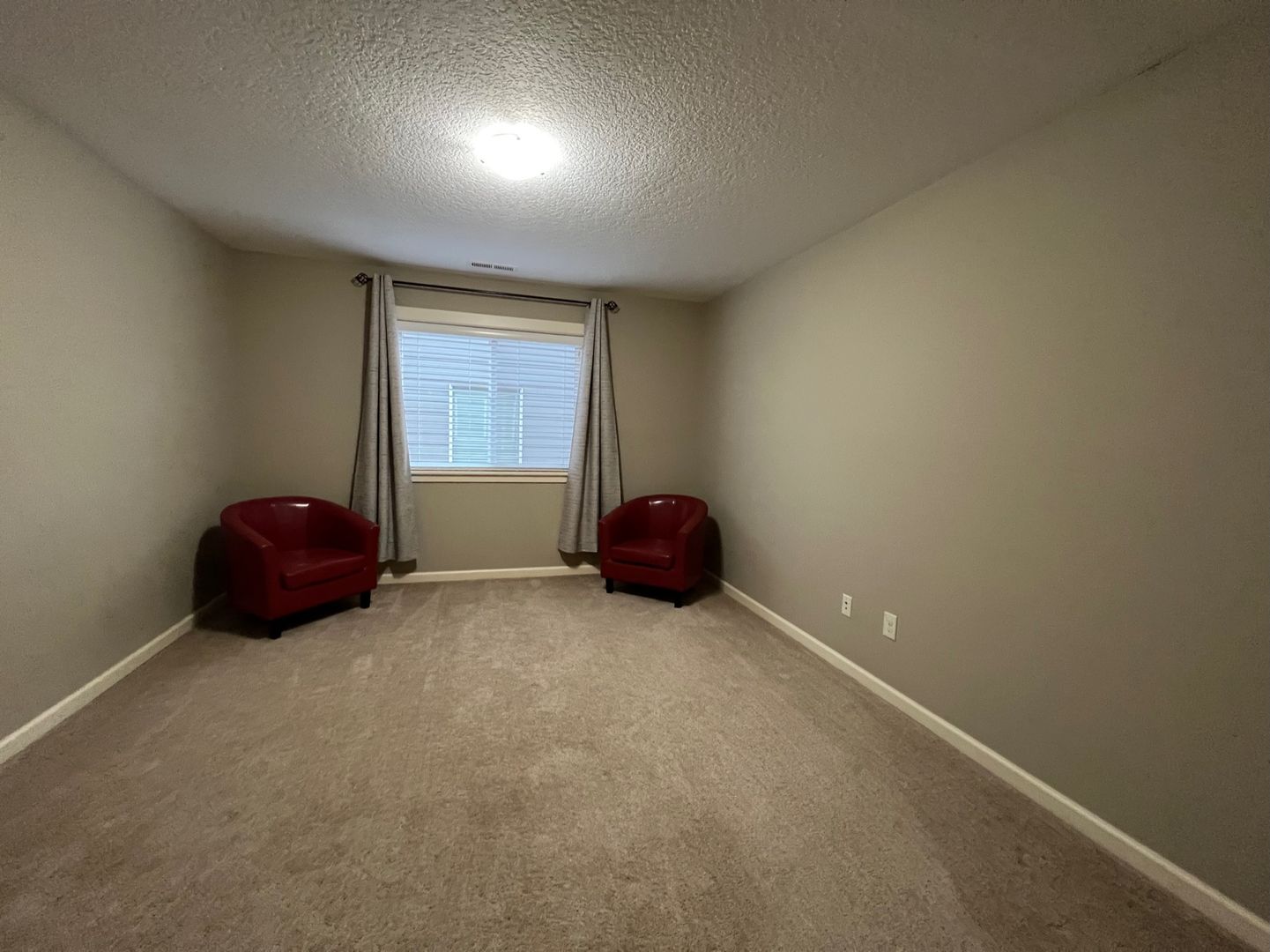 2205 SE Cochran Drive - Gresham - Oregon - 4 bed, 2.5 bath rental property