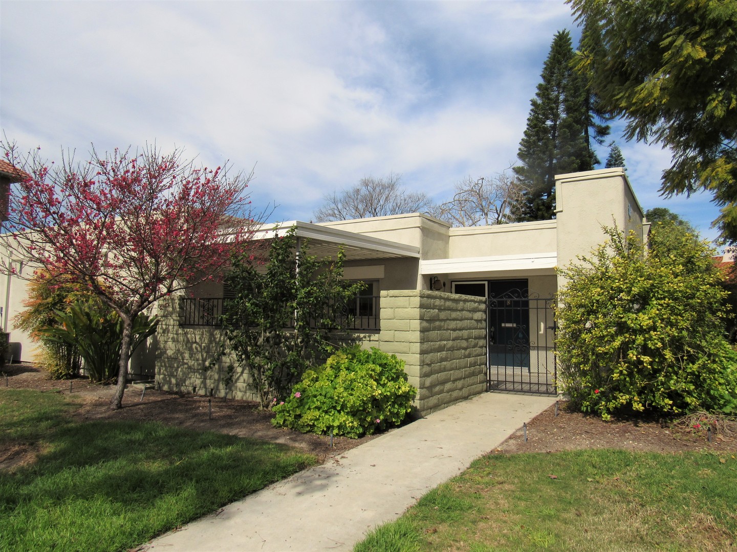 2350 Via Mariposa West Unit D - Laguna Woods - California - 2 bed, 1 bath rental property