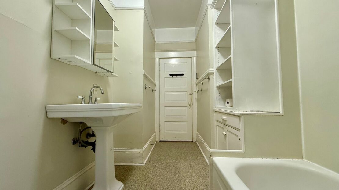 2360 NW Glisan Street - Unit No. 1 - Portland - Oregon - 2 bed, 1 bath rental property