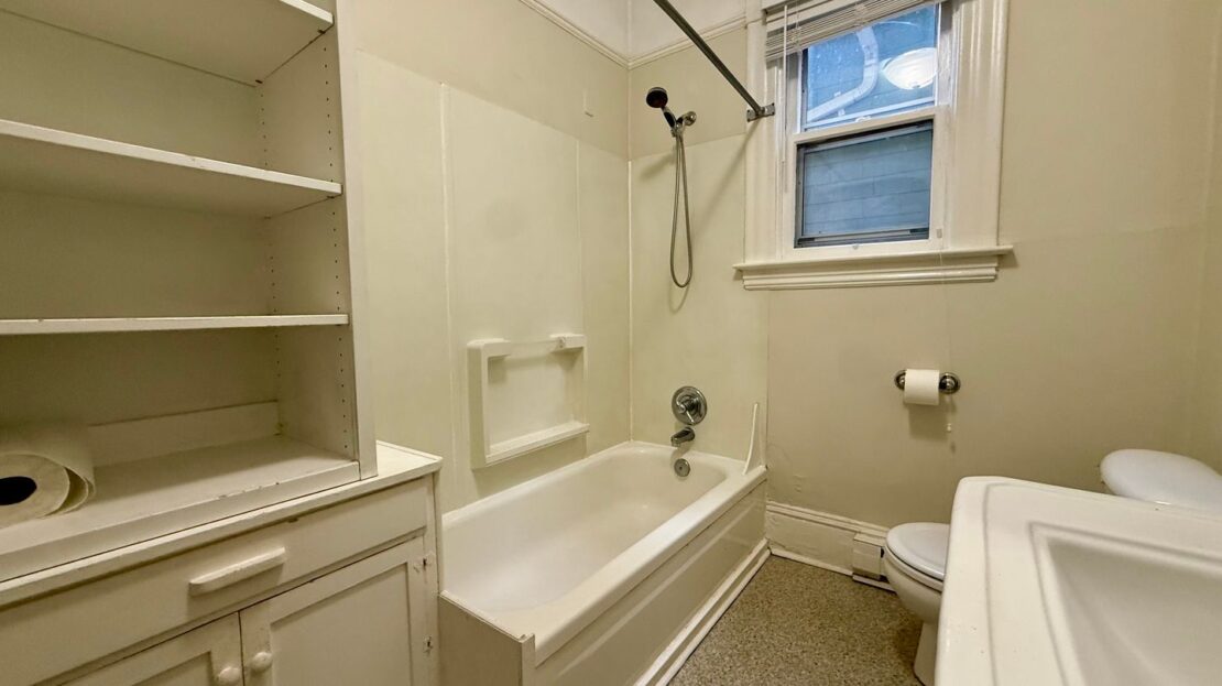 2360 NW Glisan Street - Unit No. 1 - Portland - Oregon - 2 bed, 1 bath rental property