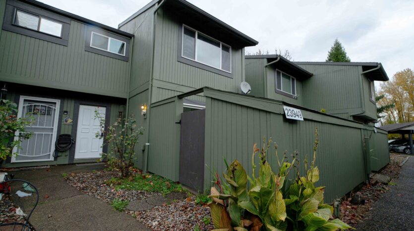 23949 NE Poplar Ct - Wood Village - Oregon - 3 bed, 1.5 bath rental property