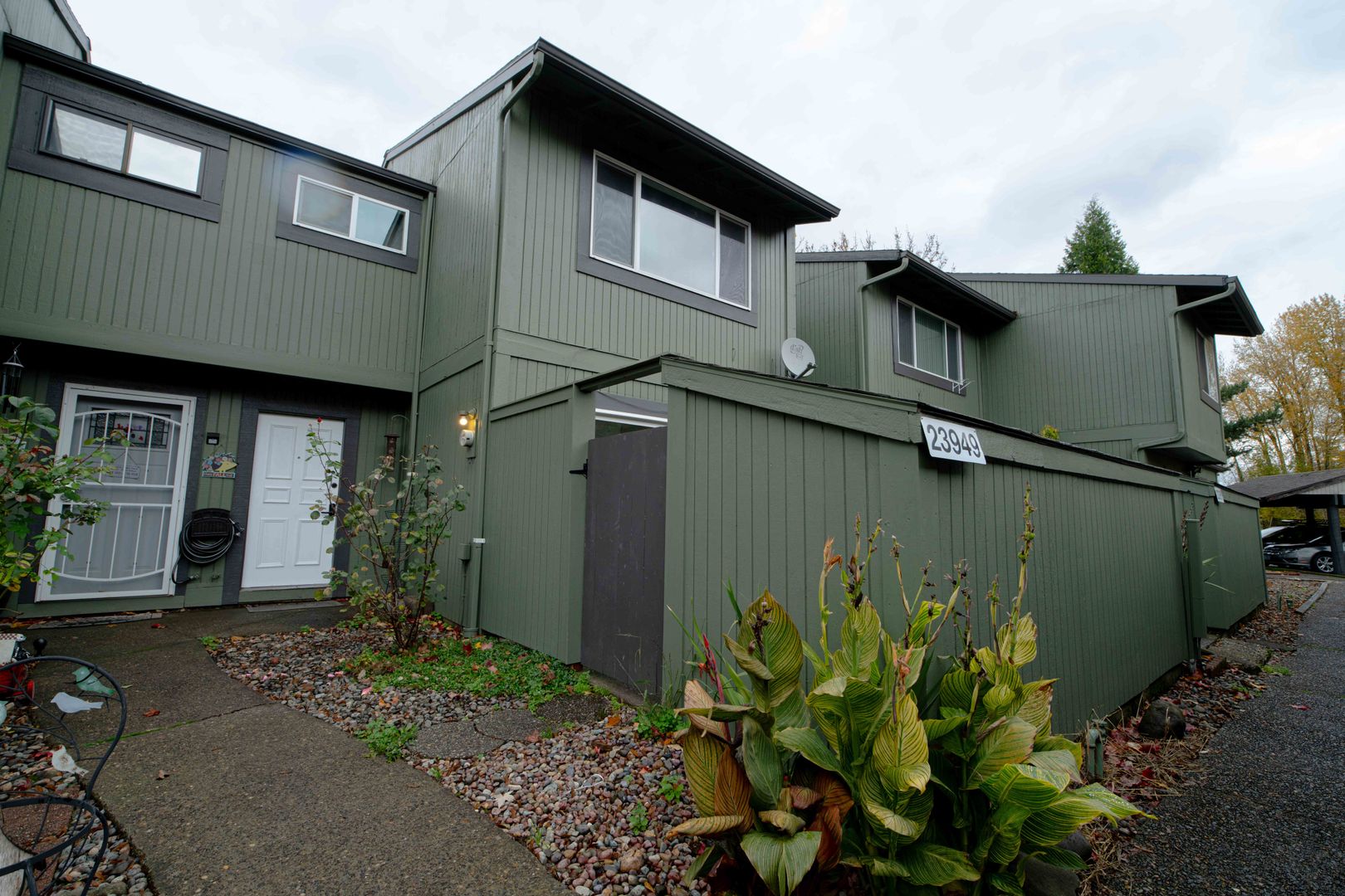 23949 NE Poplar Ct - Wood Village - Oregon - 3 bed, 1.5 bath rental property