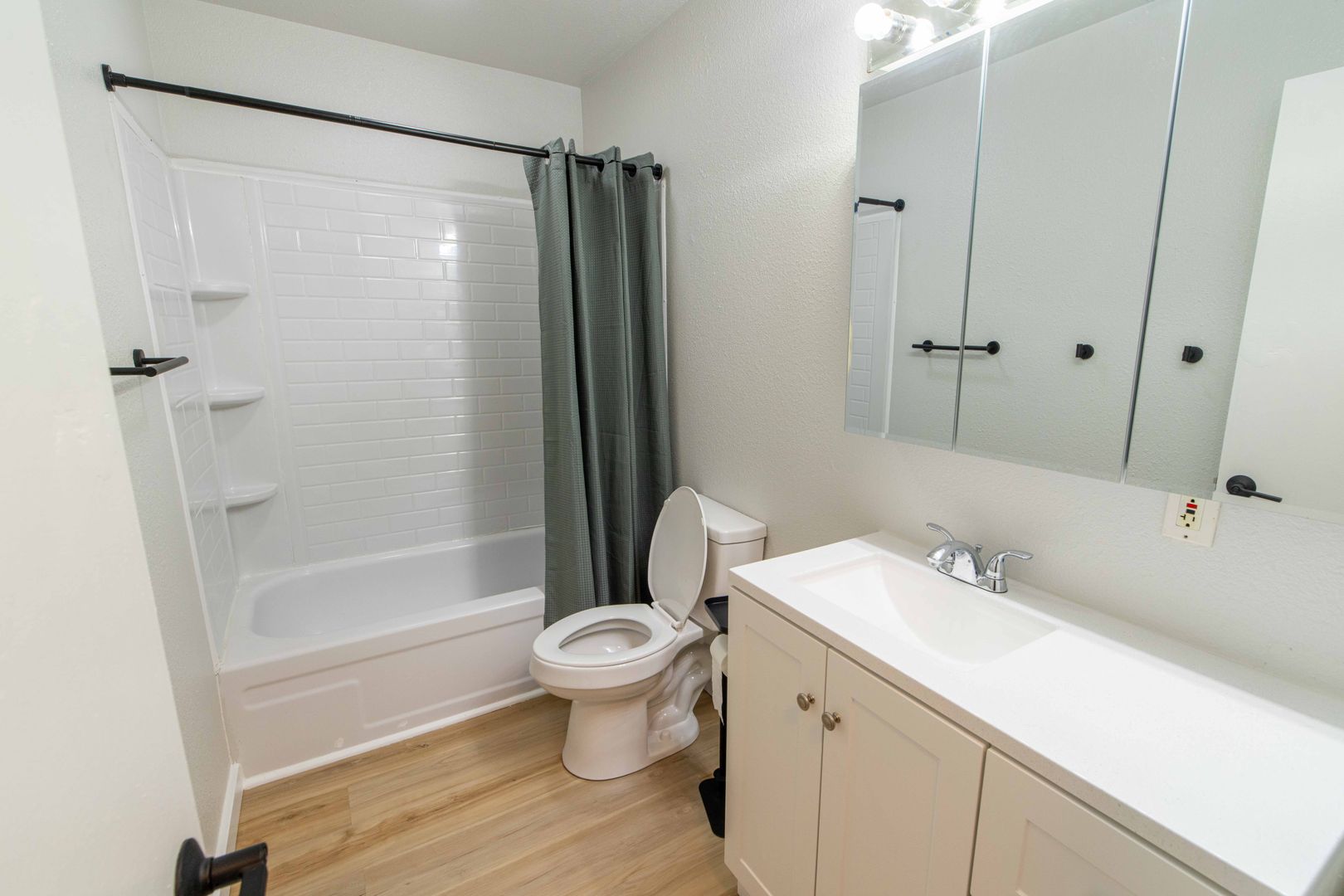 23949 NE Poplar Ct - Wood Village - Oregon - 3 bed, 1.5 bath rental property