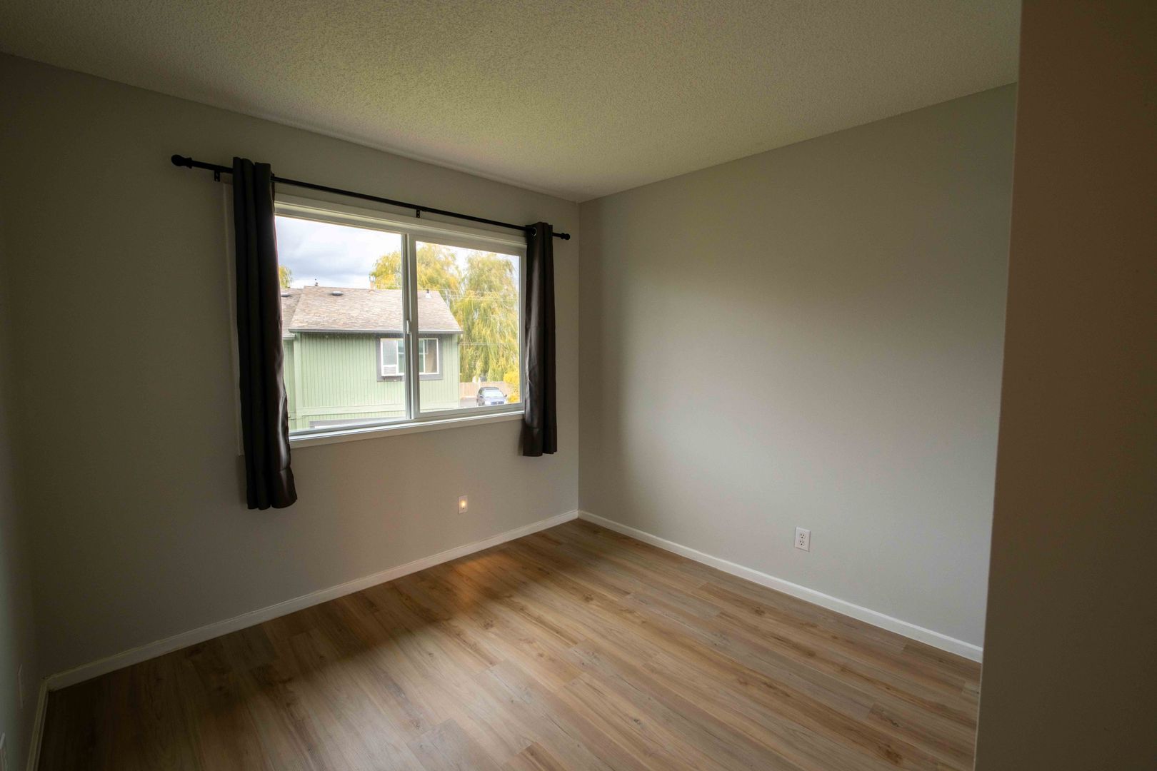 23949 NE Poplar Ct - Wood Village - Oregon - 3 bed, 1.5 bath rental property