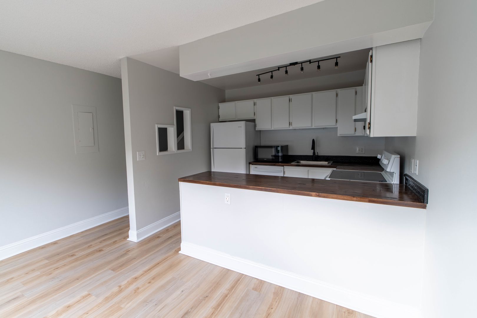 23949 NE Poplar Ct - Wood Village - Oregon - 3 bed, 1.5 bath rental property