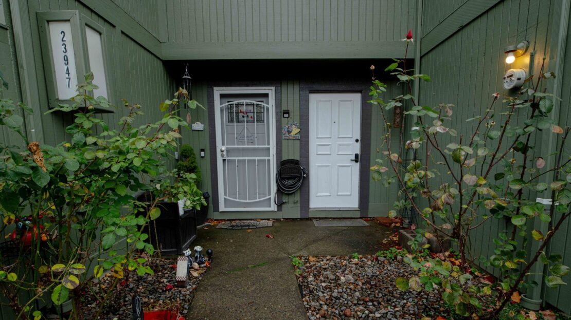 23949 NE Poplar Ct - Wood Village - Oregon - 3 bed, 1.5 bath rental property