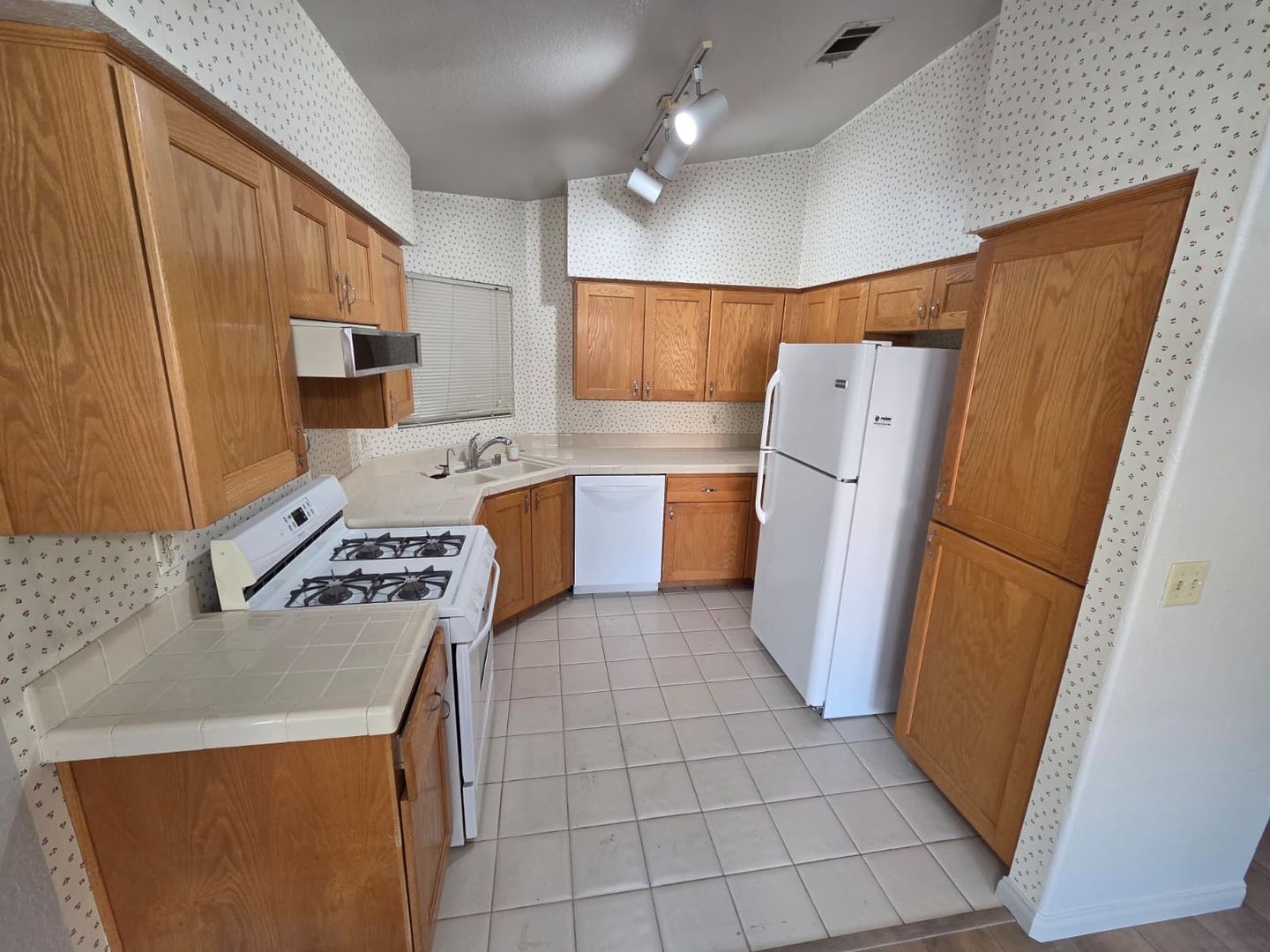 2424 chatfield dr - Las Vegas - Nevada - 3 bed, 2 bath rental property