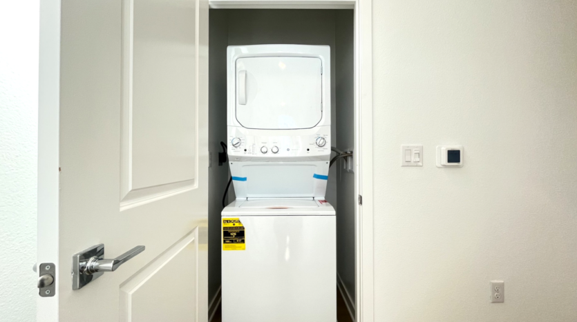 2606 E Hyde Paseo - Ontario - California - 3 bed, 2.5 bath rental property