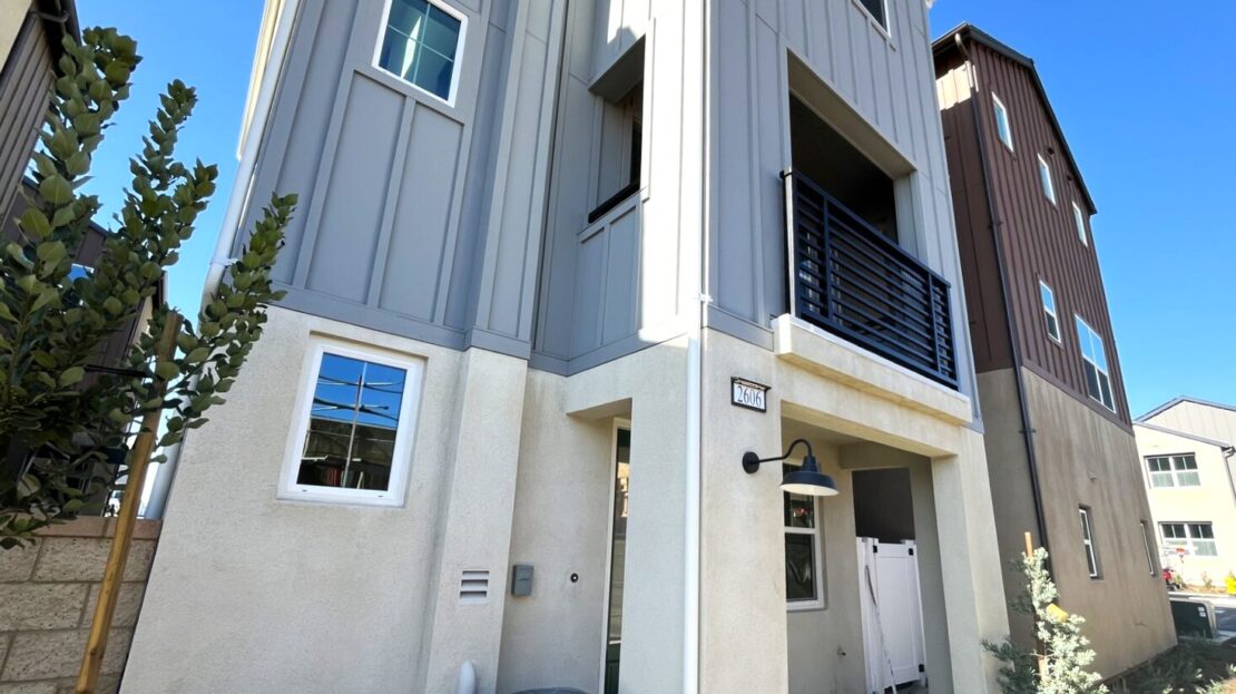 2606 E Hyde Paseo - Ontario - California - 3 bed, 2.5 bath rental property