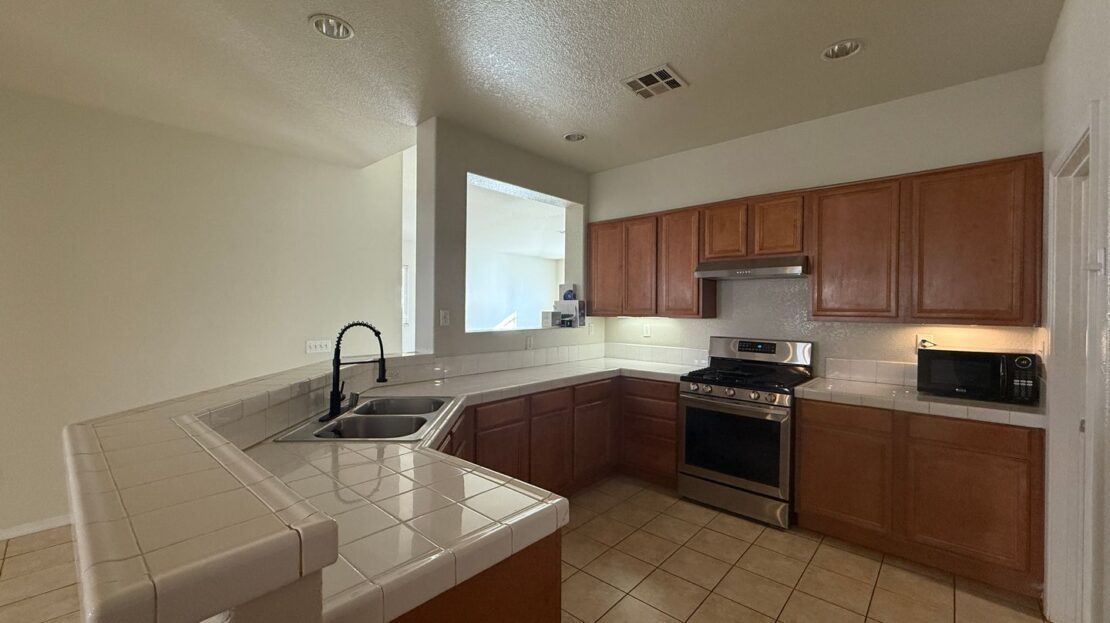 2751 Garnet Ln - Lancaster - California - 3 bed, 2 bath rental property