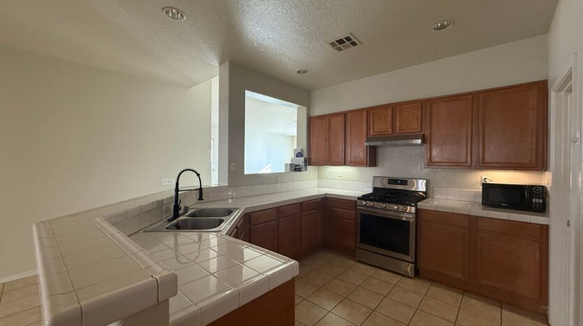 2751 Garnet Ln - Lancaster - California - 3 bed, 2 bath rental property