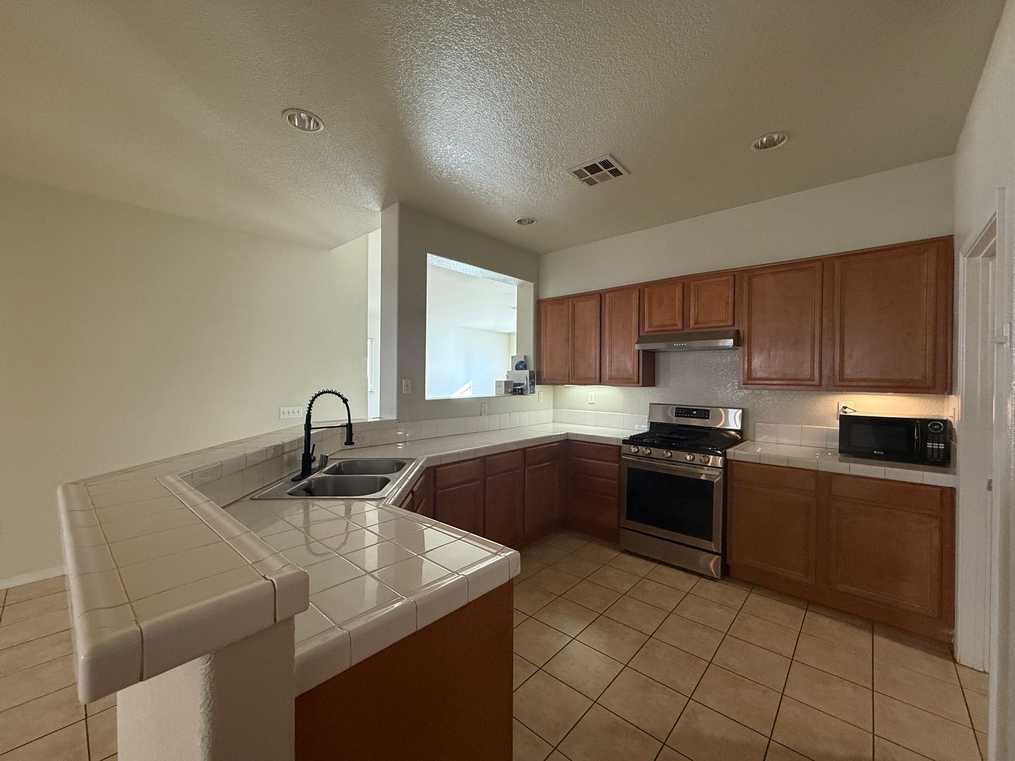 2751 Garnet Ln - Lancaster - California - 3 bed, 2 bath rental property