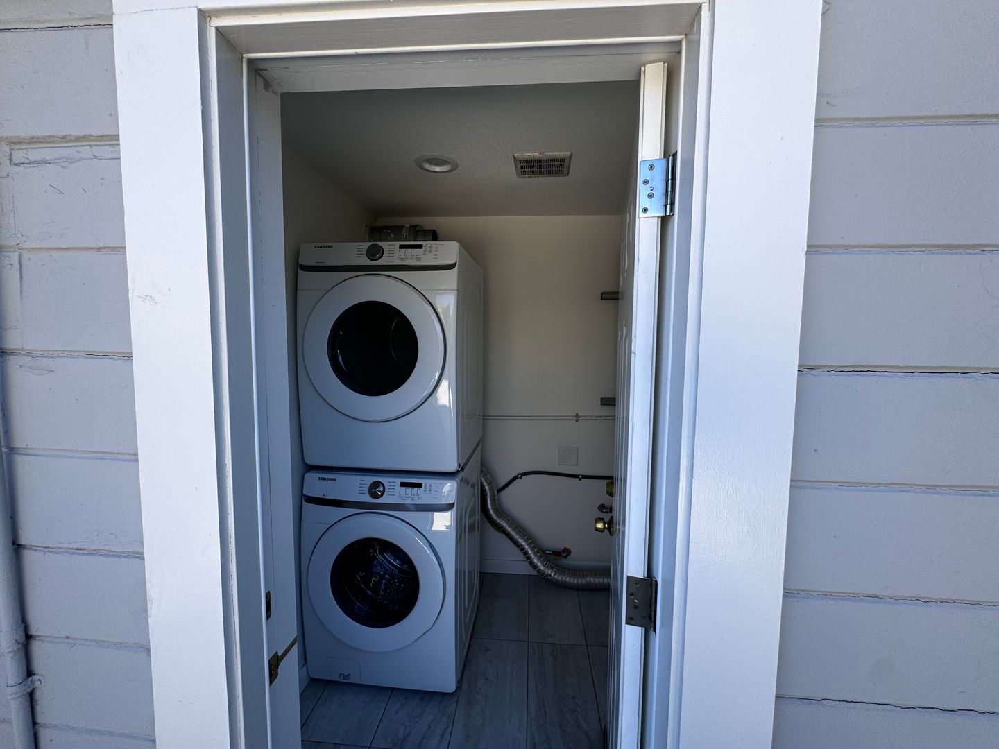 2846 E 9th Street - Oakland - California - 3 bed, 2 bath rental property