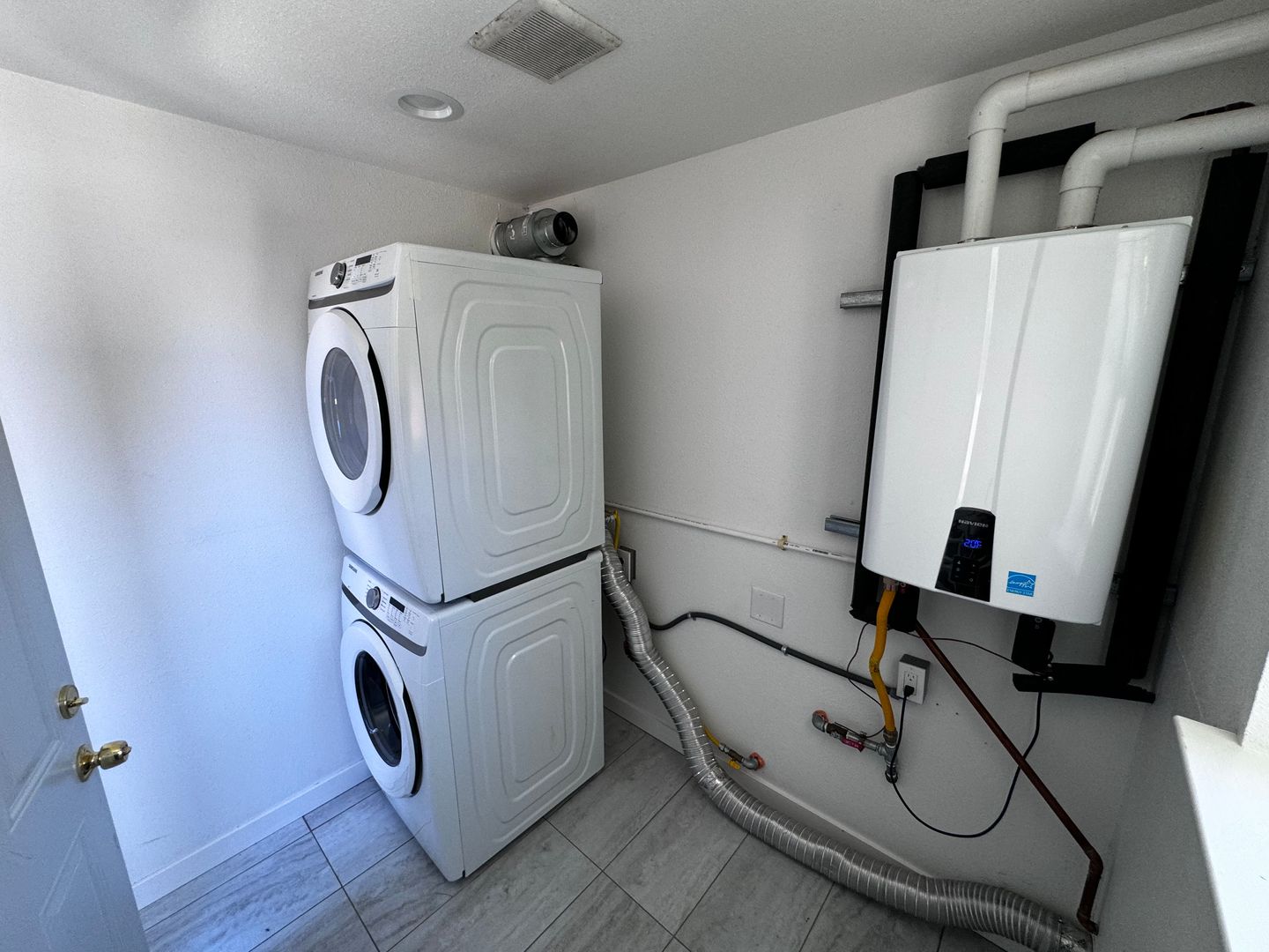 2846 E 9th Street - Oakland - California - 3 bed, 2 bath rental property