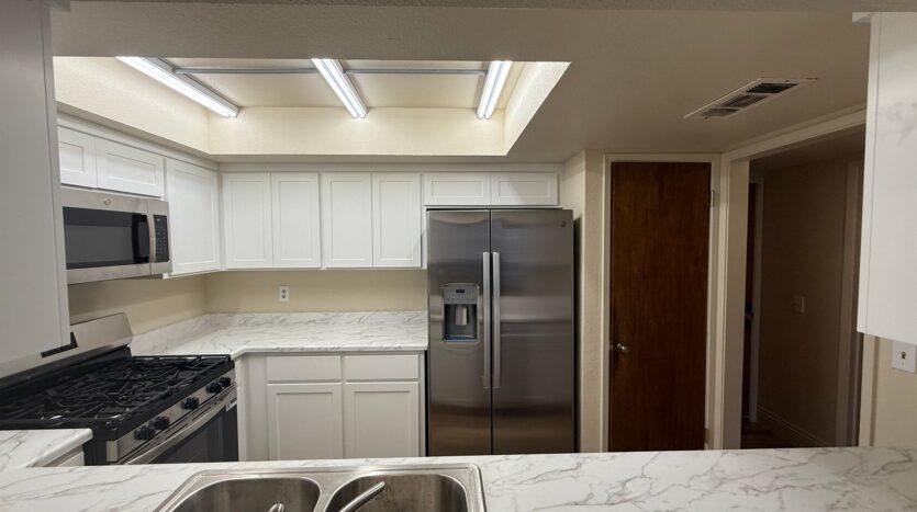 2890 Huntington BLVD Unit 113  - Fresno - California - 2 bed, 2.5 bath rental property