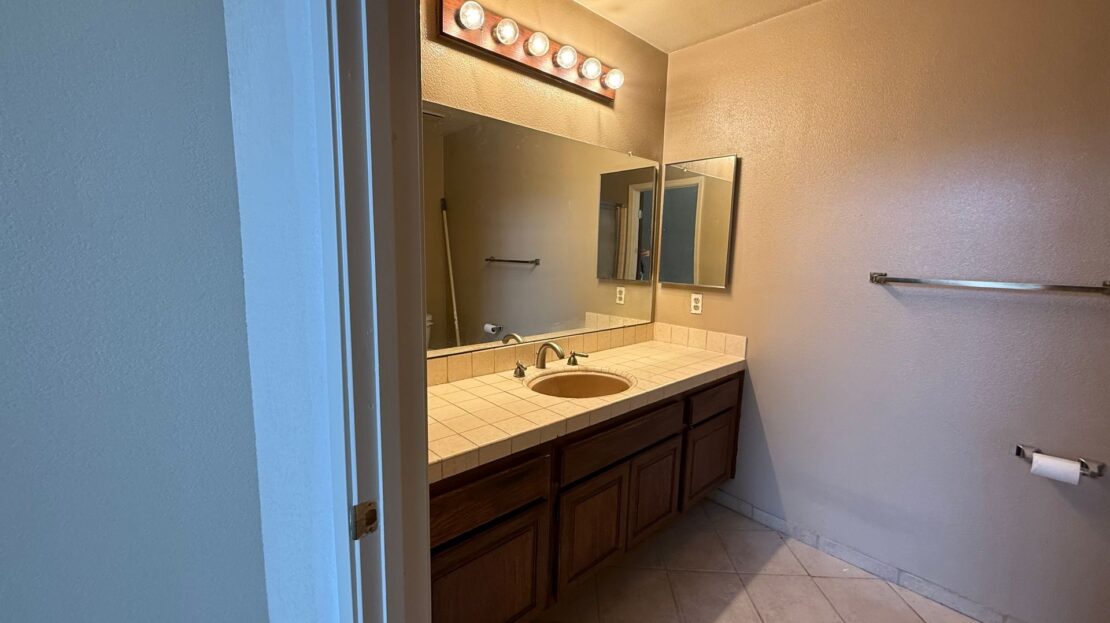 2890 Huntington BLVD Unit 113  - Fresno - California - 2 bed, 2.5 bath rental property