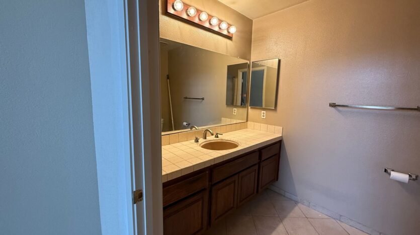 2890 Huntington BLVD Unit 113  - Fresno - California - 2 bed, 2.5 bath rental property