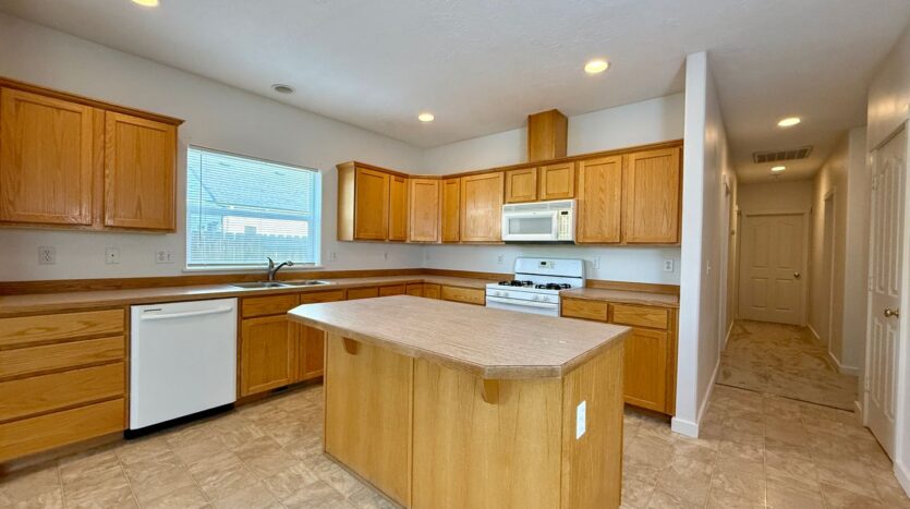 2911 NW 22nd St - Redmond - Oregon - 3 bed, 2 bath rental property