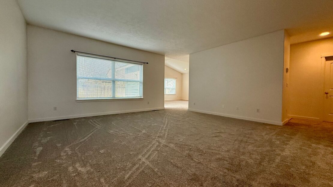 2911 NW 22nd St - Redmond - Oregon - 3 bed, 2 bath rental property