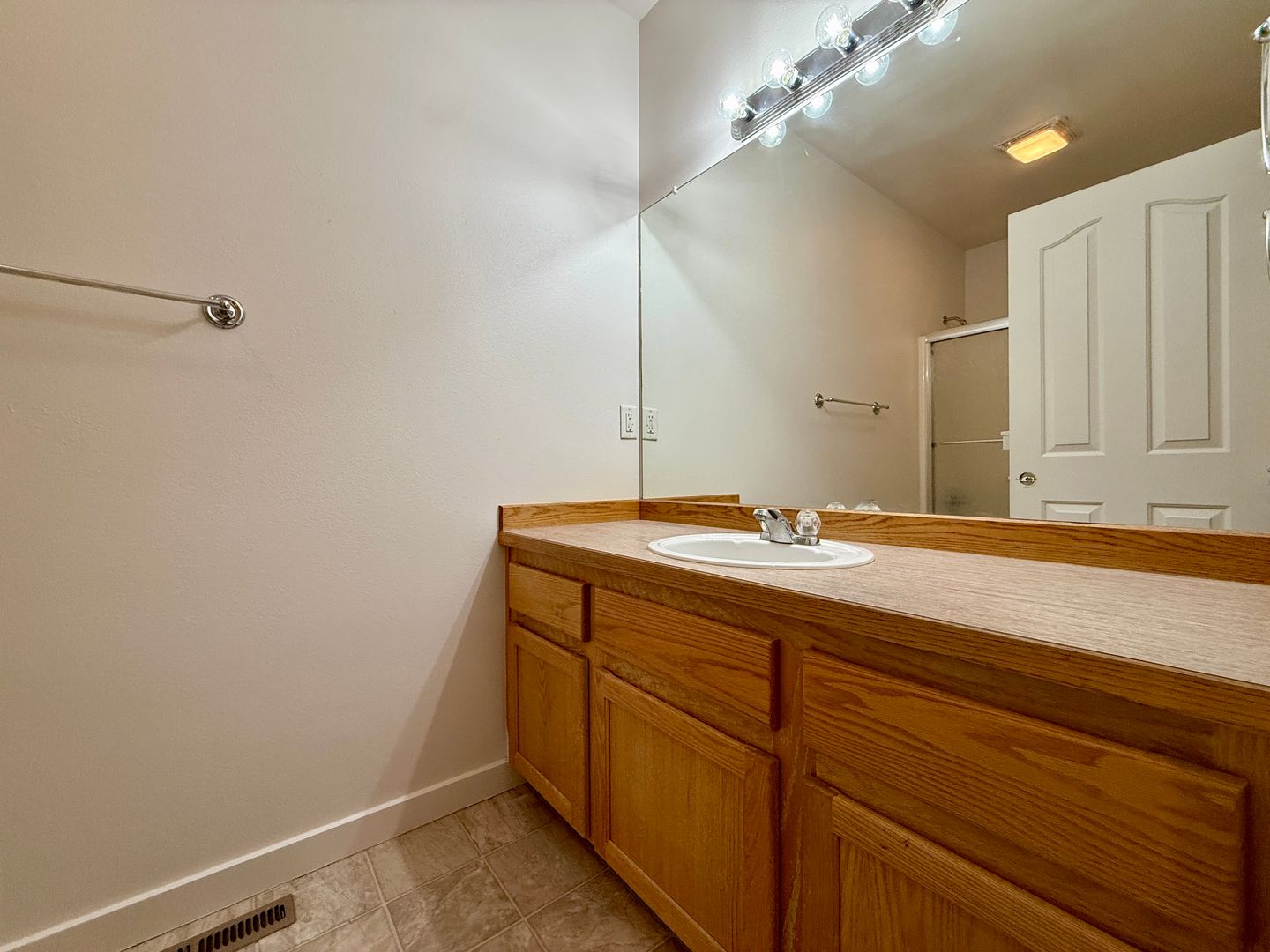 2911 NW 22nd St - Redmond - Oregon - 3 bed, 2 bath rental property