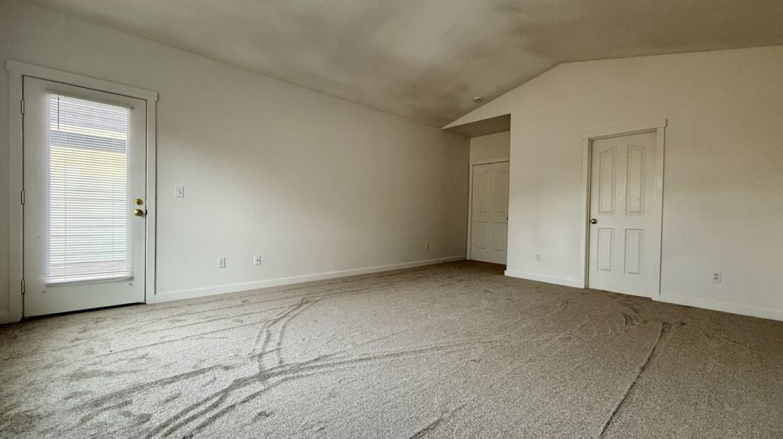 2911 NW 22nd St - Redmond - Oregon - 3 bed, 2 bath rental property