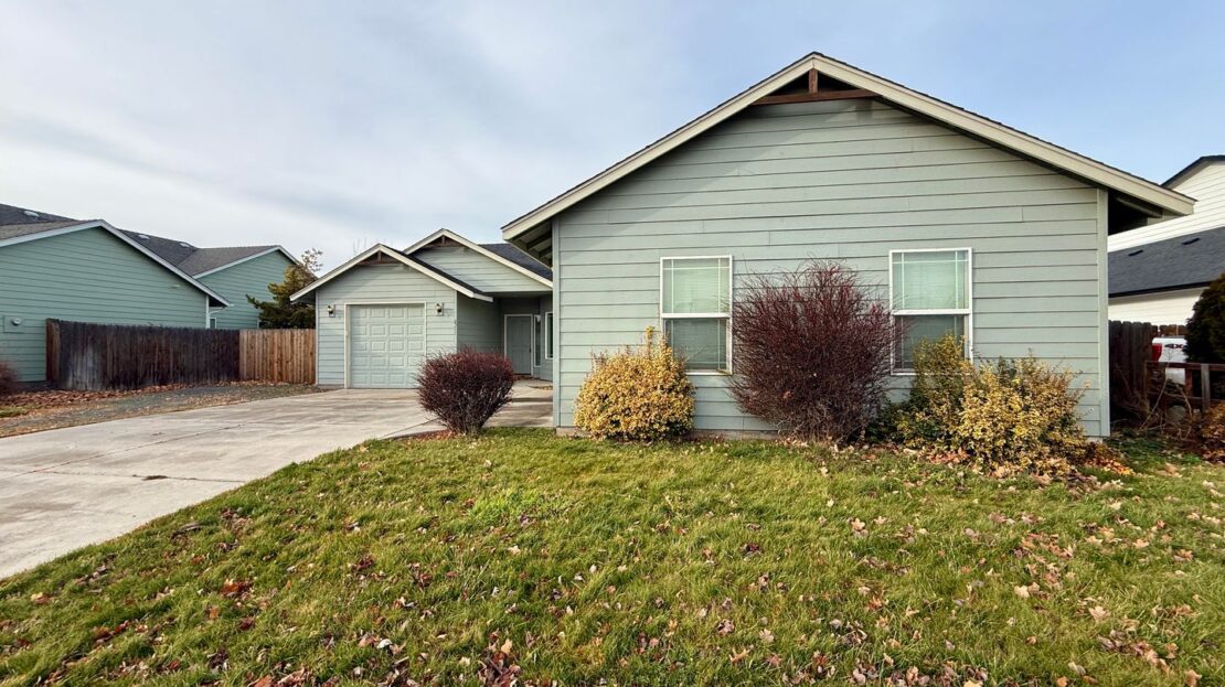 2911 NW 22nd St - Redmond - Oregon - 3 bed, 2 bath rental property