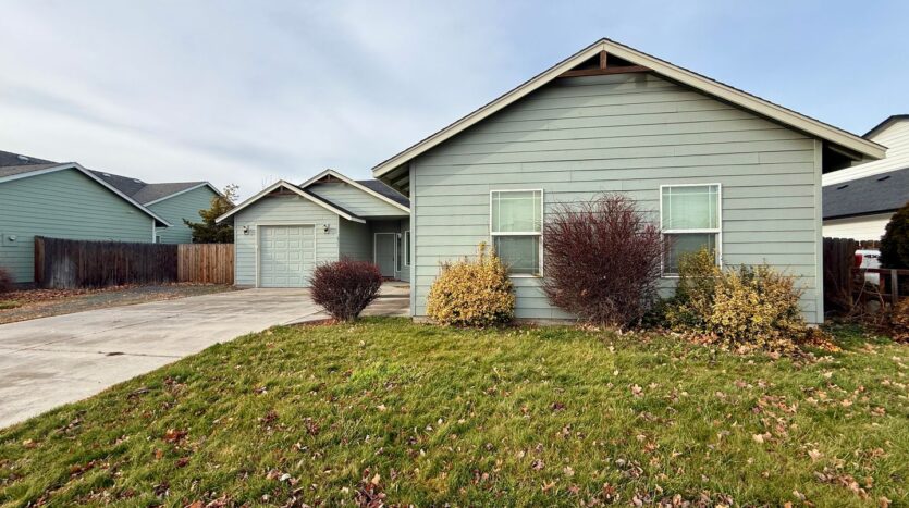 2911 NW 22nd St - Redmond - Oregon - 3 bed, 2 bath rental property