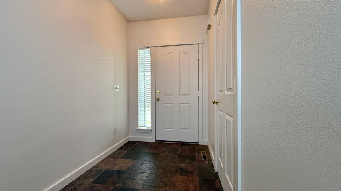 2911 NW 22nd St - Redmond - Oregon - 3 bed, 2 bath rental property