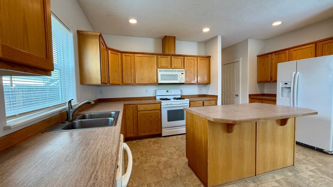2911 NW 22nd St - Redmond - Oregon - 3 bed, 2 bath rental property